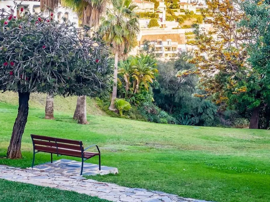 97-Townhouse With Roof Terrace & Views, Marbella Apartamento 0*,  Espanha